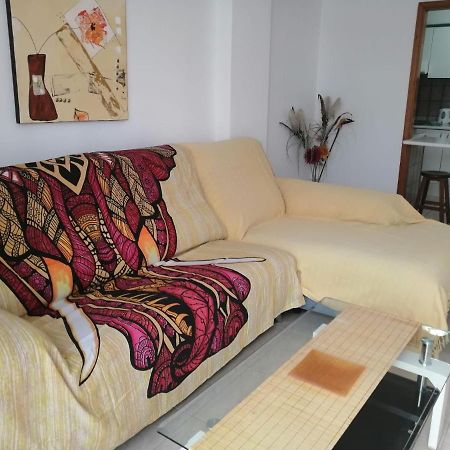 1 Bedroom Apartment With Stunning Sea View Арона Екстериор снимка