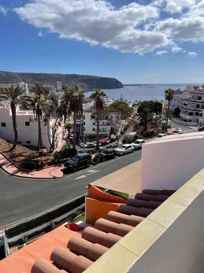 1 Bedroom Apartment With Stunning Sea View Арона Екстериор снимка