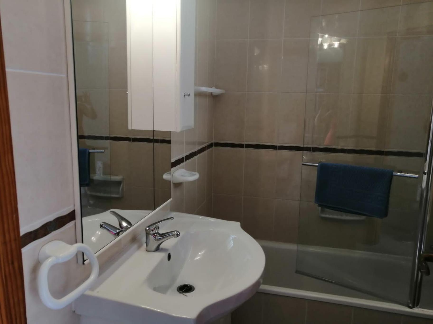 1 Bedroom Apartment With Stunning Sea View Арона Екстериор снимка