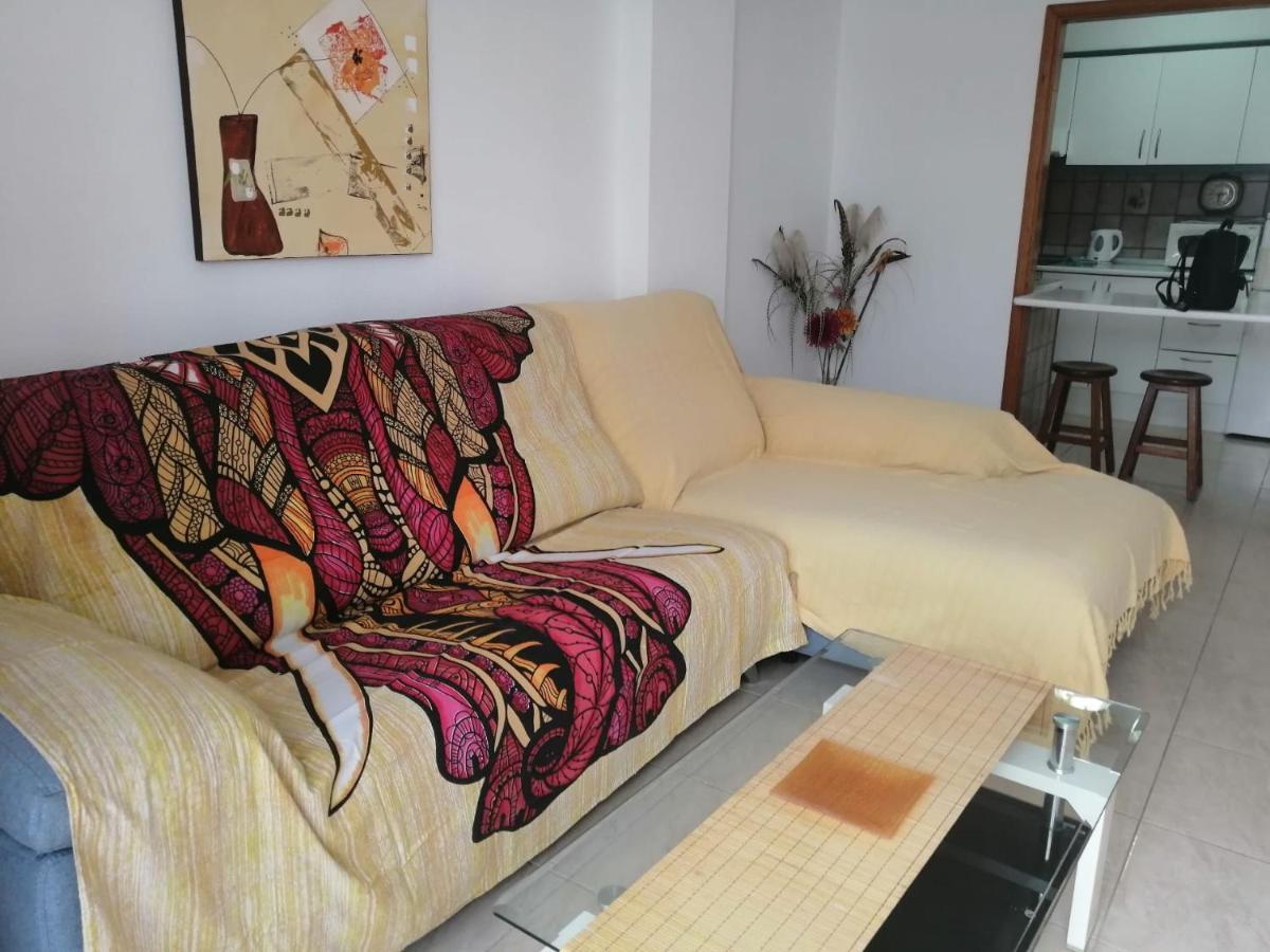 1 Bedroom Apartment With Stunning Sea View Арона Екстериор снимка