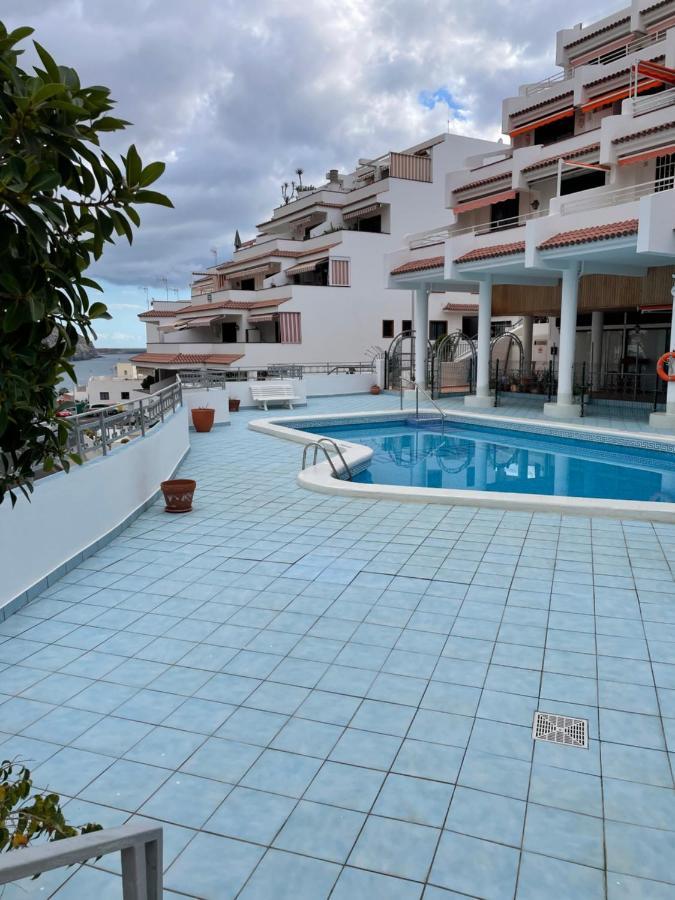 1 Bedroom Apartment With Stunning Sea View Арона Екстериор снимка