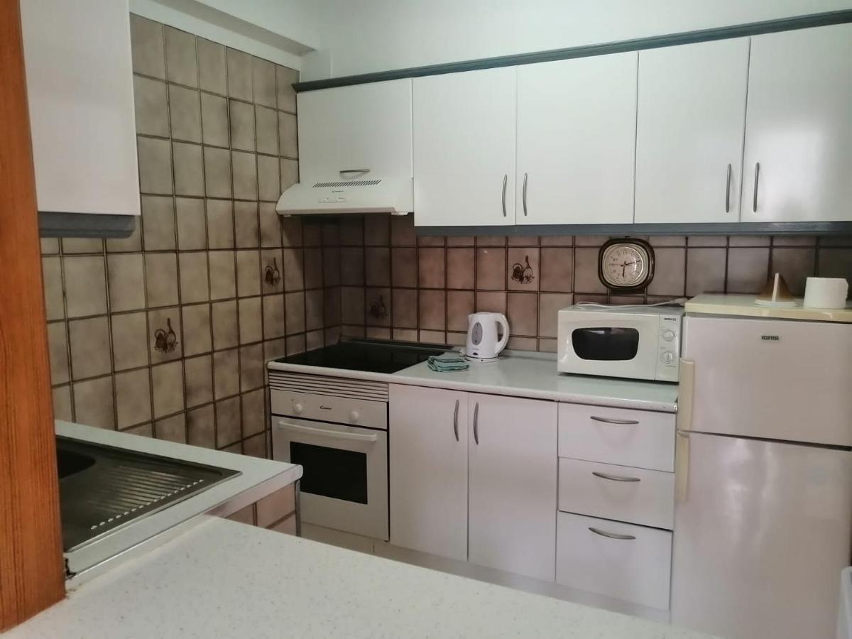 1 Bedroom Apartment With Stunning Sea View Арона Екстериор снимка