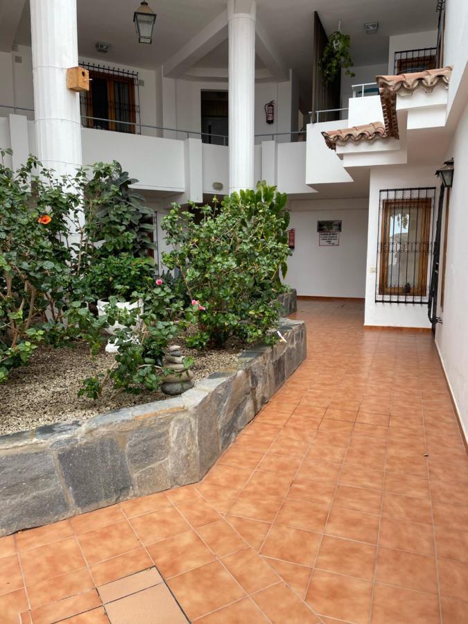 1 Bedroom Apartment With Stunning Sea View Арона Екстериор снимка