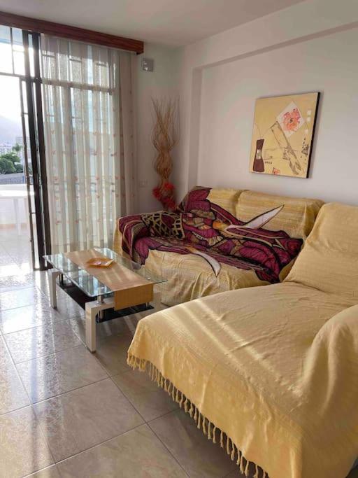 1 Bedroom Apartment With Stunning Sea View Арона Екстериор снимка